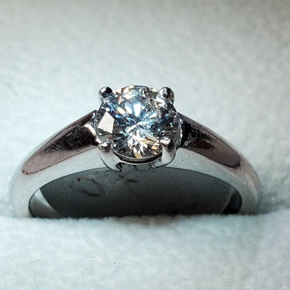 PLATINUM  DIAMOND  RING - Picture 3 of 6